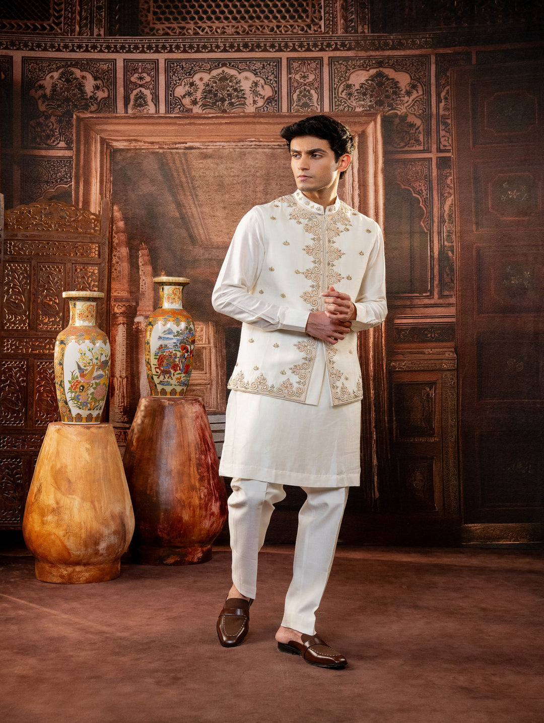 White koti set stylish embroidery – Image 3