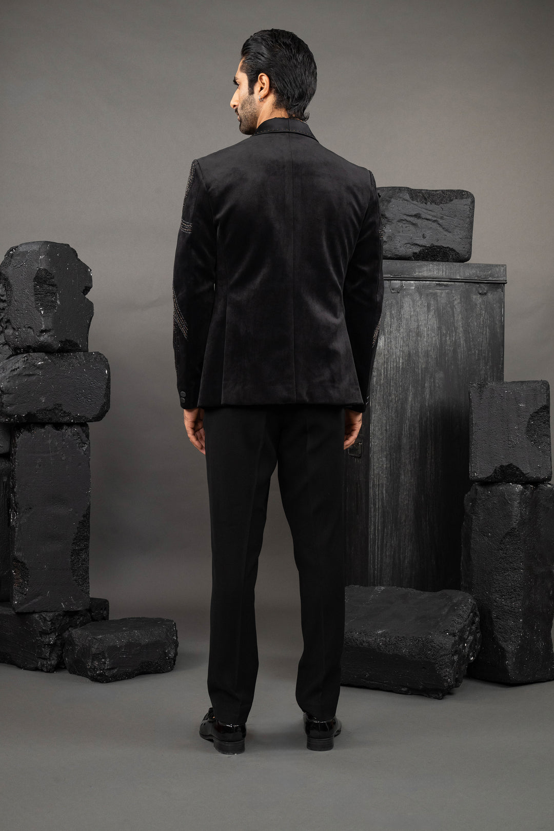 Classic style black beadwork Tuxedo – Image 2