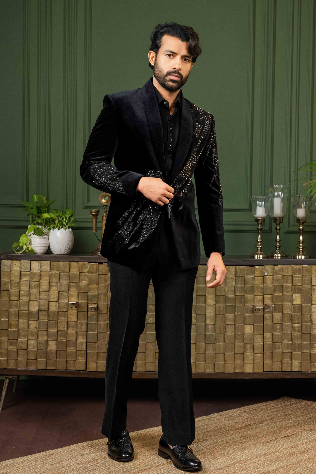 Black - Cutdana & Metal Work - Cotton Velvet - Ensemble – Image 4