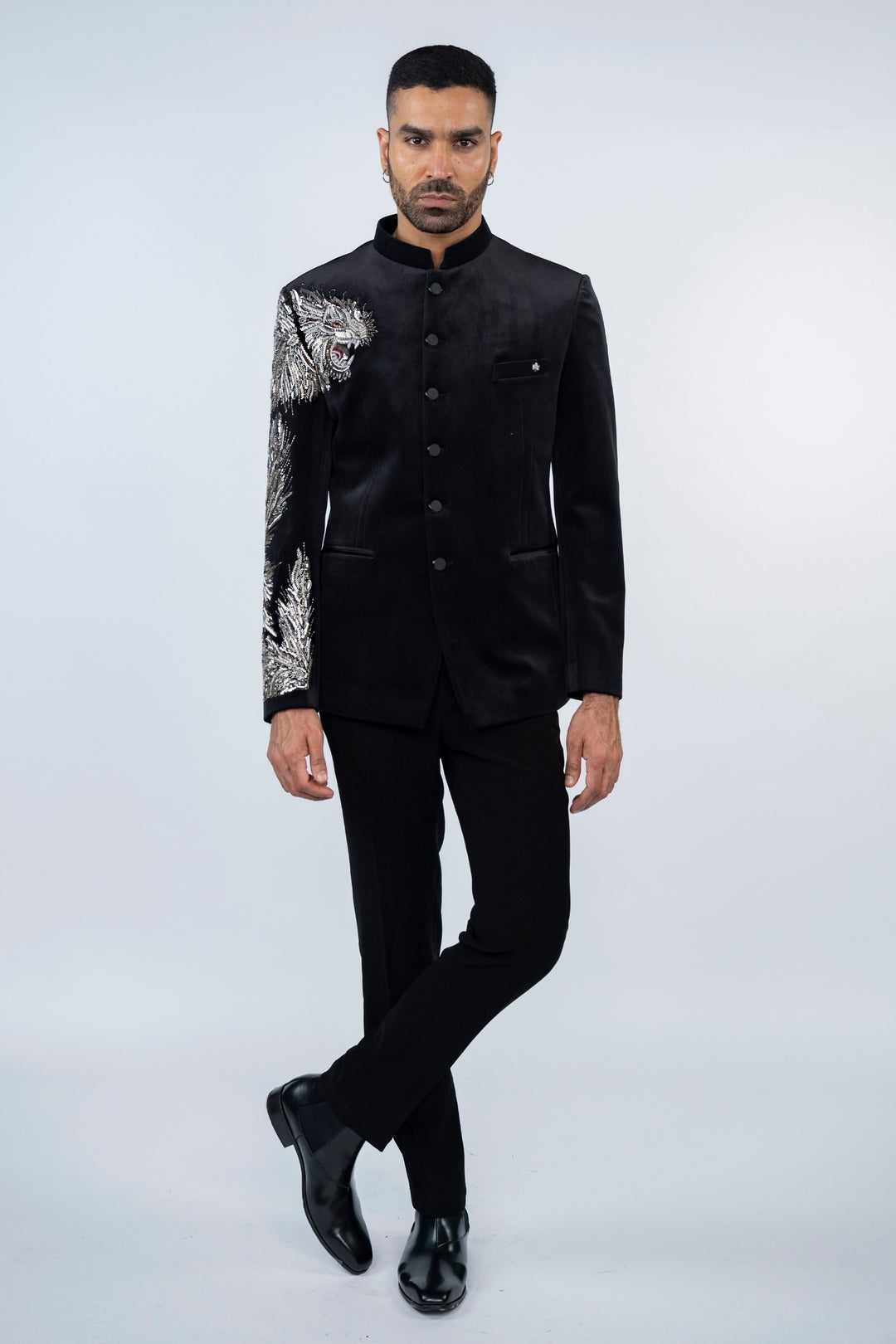 Black Suede Velvet Lion Jodhpuri – Image 3