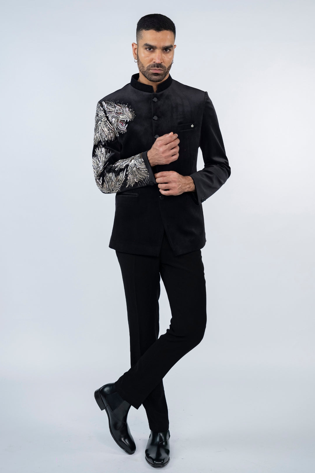 Black Suede Velvet Lion Jodhpuri – Image 1