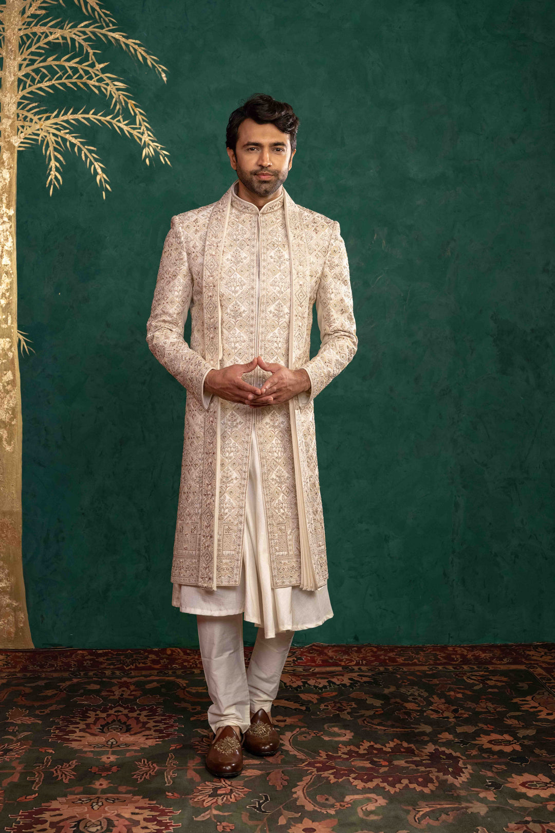 ivory manually embroidered sherwani set – Image 9