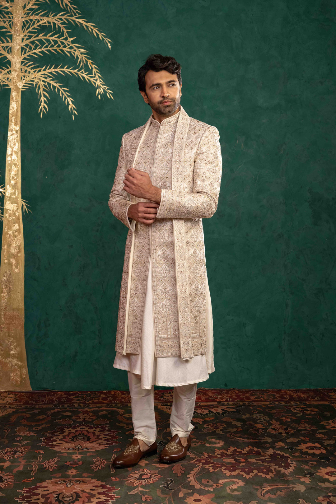 ivory manually embroidered sherwani set – Image 8