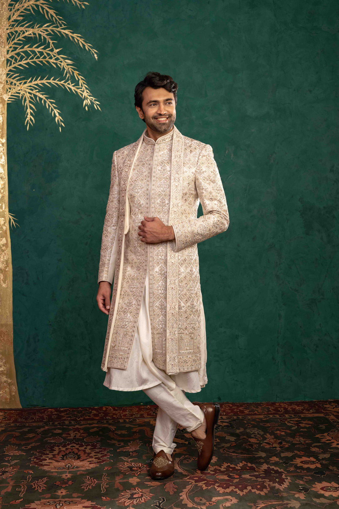 ivory manually embroidered sherwani set – Image 5